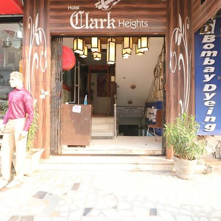 Hotel Clark Heights Нью-Дели Экстерьер фото
