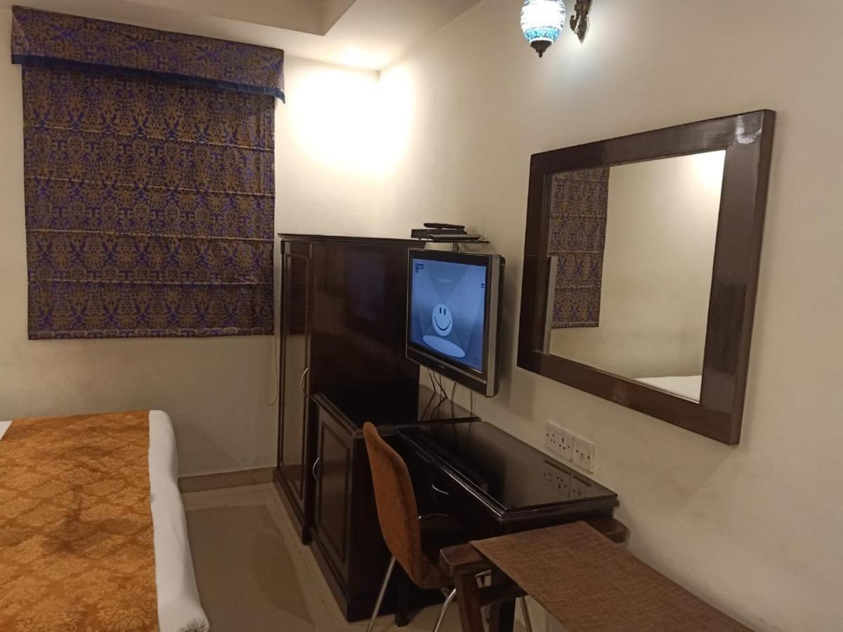 Hotel Clark Heights Нью-Дели Экстерьер фото