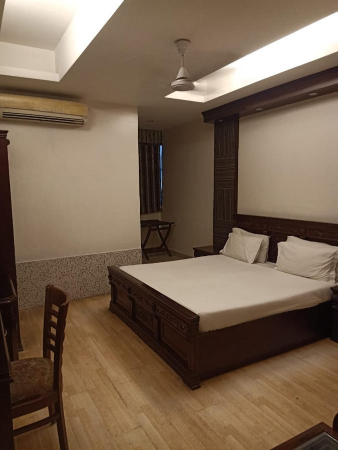 Hotel Clark Heights Нью-Дели Экстерьер фото