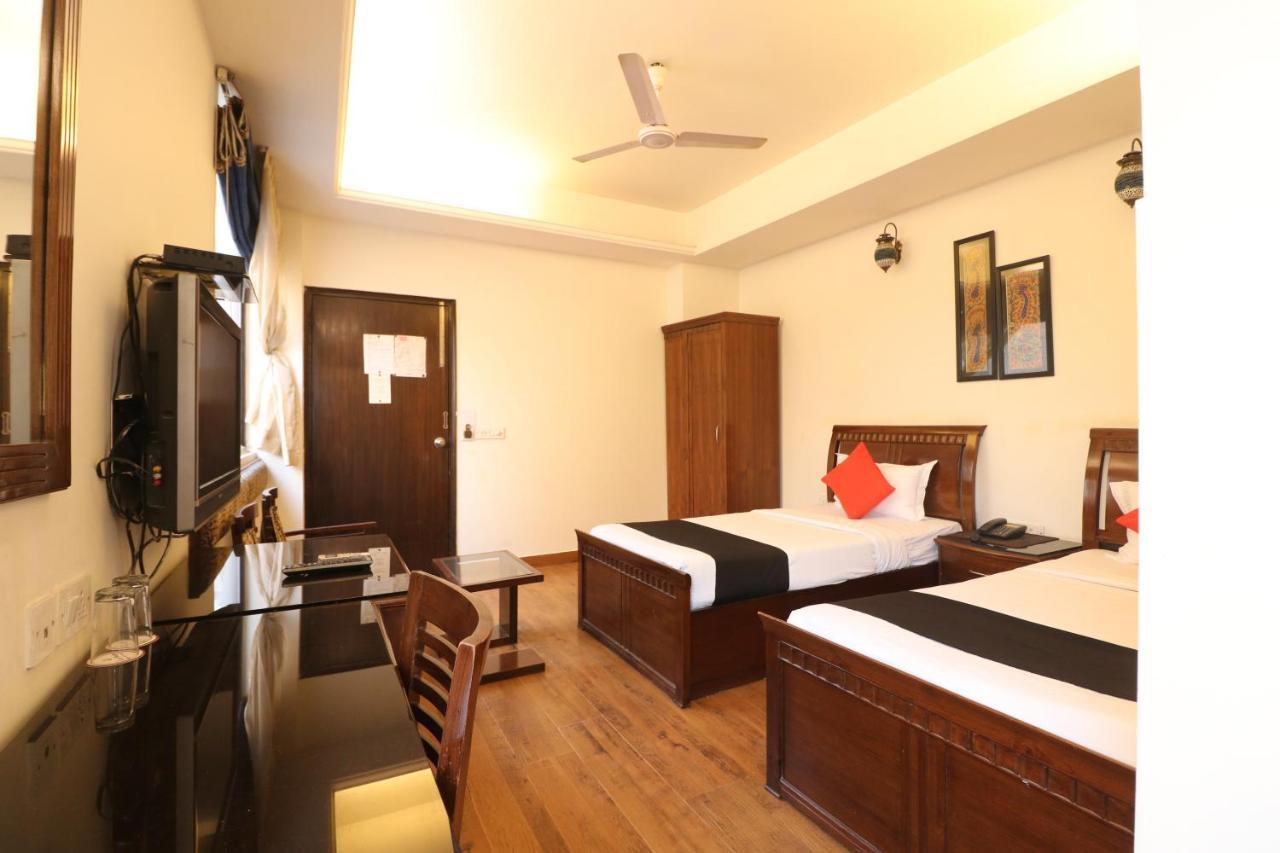 Hotel Clark Heights Нью-Дели Экстерьер фото