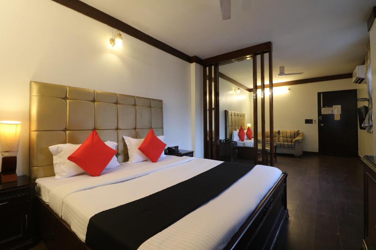 Hotel Clark Heights Нью-Дели Экстерьер фото
