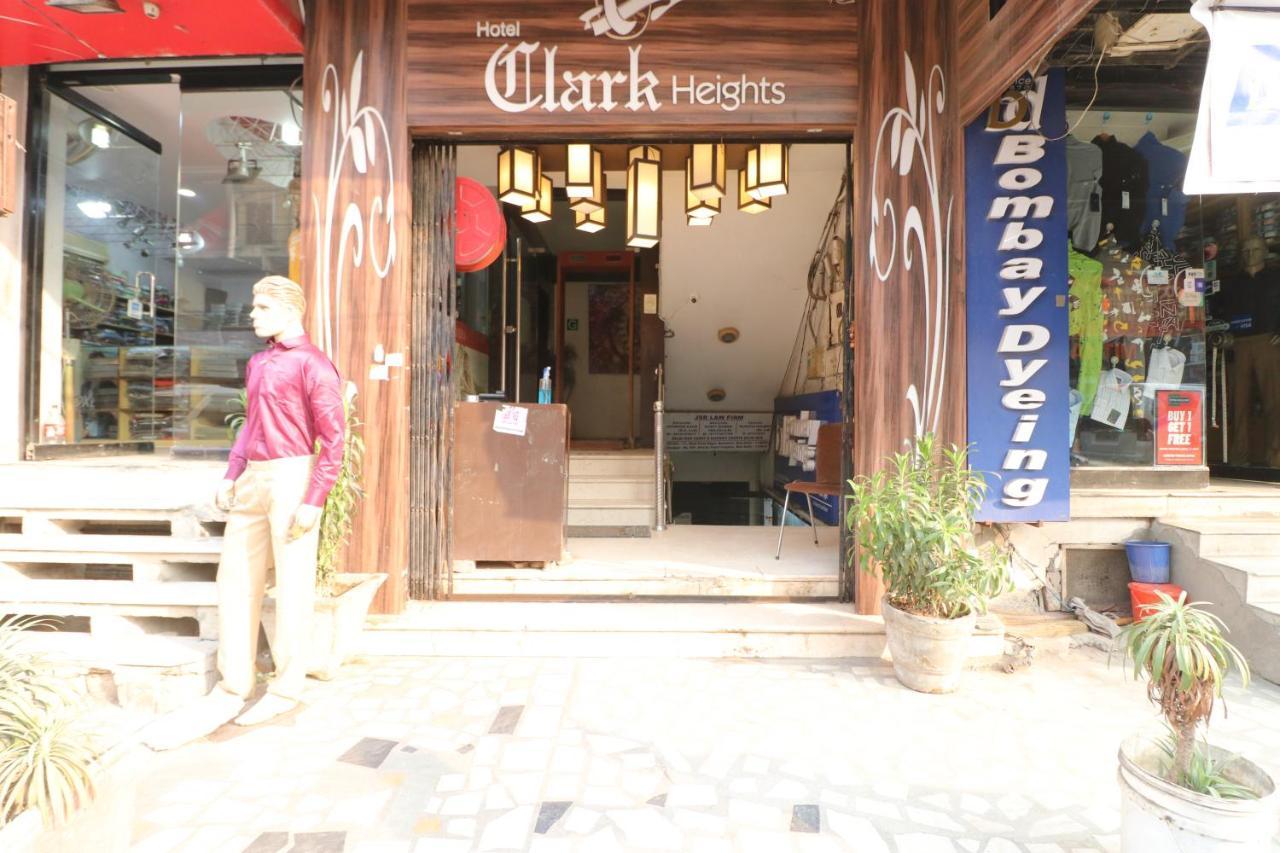 Hotel Clark Heights Нью-Дели Экстерьер фото