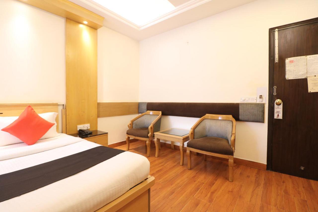 Hotel Clark Heights Нью-Дели Экстерьер фото
