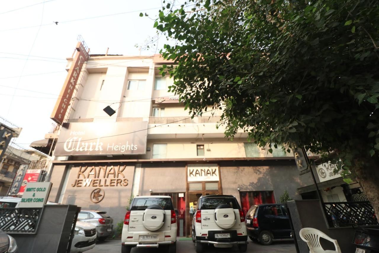 Hotel Clark Heights Нью-Дели Экстерьер фото