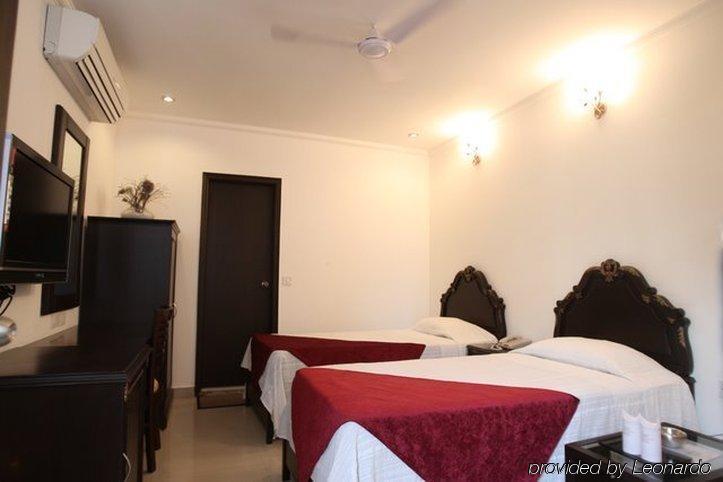 Hotel Clark Heights Нью-Дели Номер фото