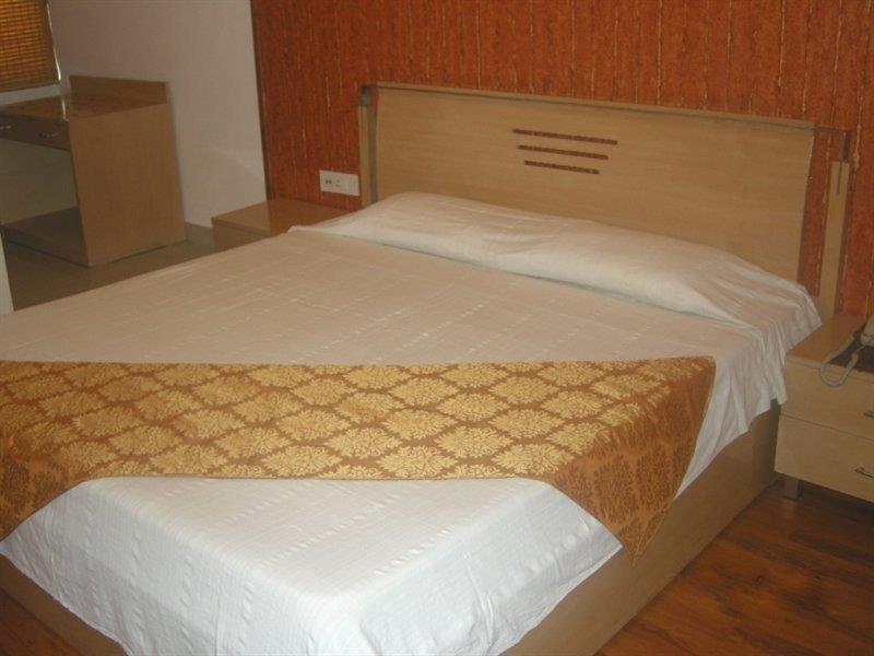Hotel Clark Heights Нью-Дели Экстерьер фото