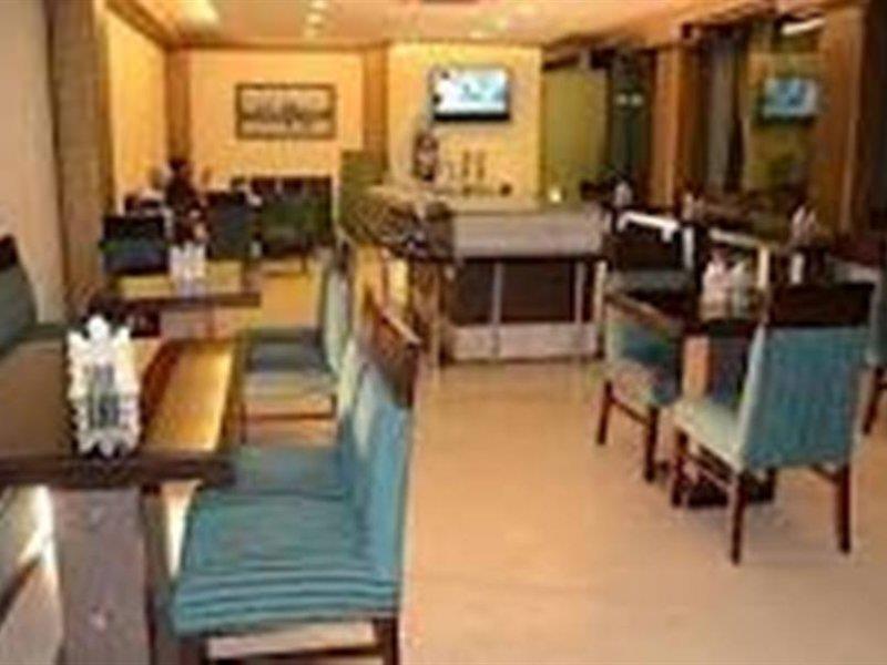 Hotel Clark Heights Нью-Дели Экстерьер фото