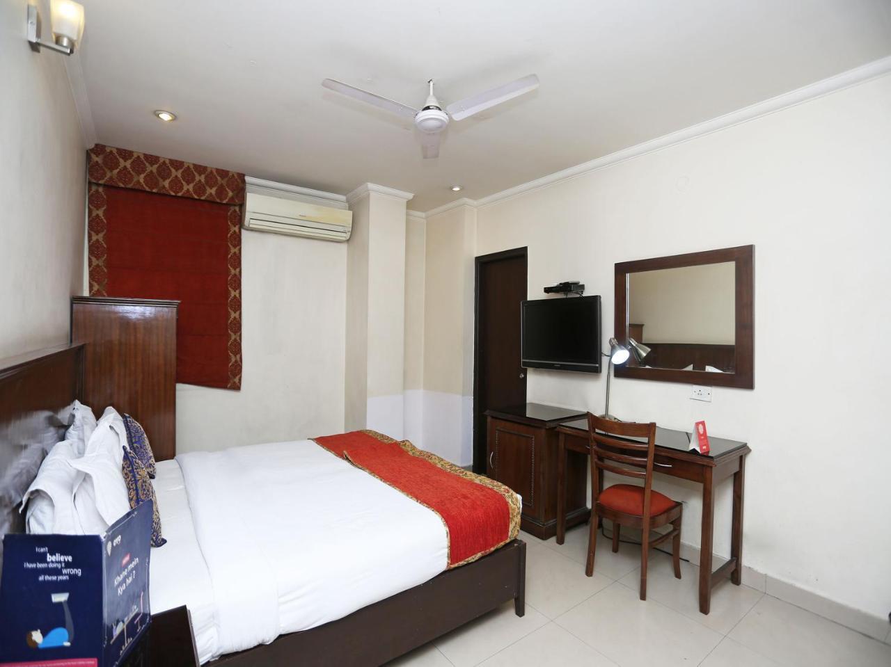 Hotel Clark Heights Нью-Дели Экстерьер фото
