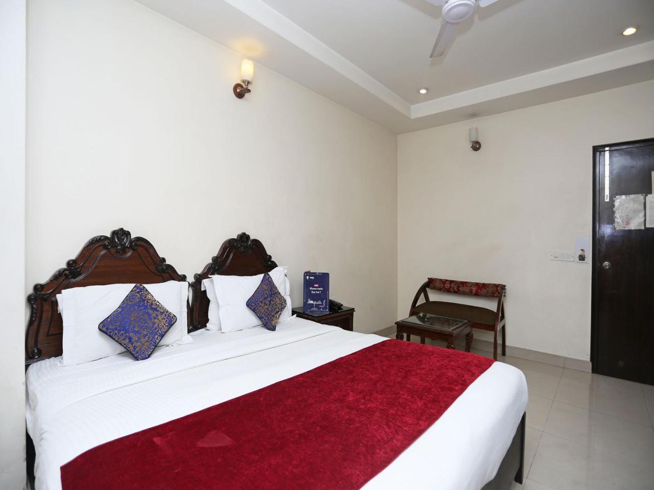 Hotel Clark Heights Нью-Дели Экстерьер фото