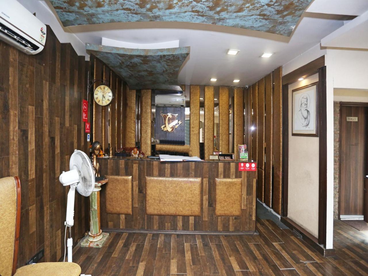Hotel Clark Heights Нью-Дели Экстерьер фото