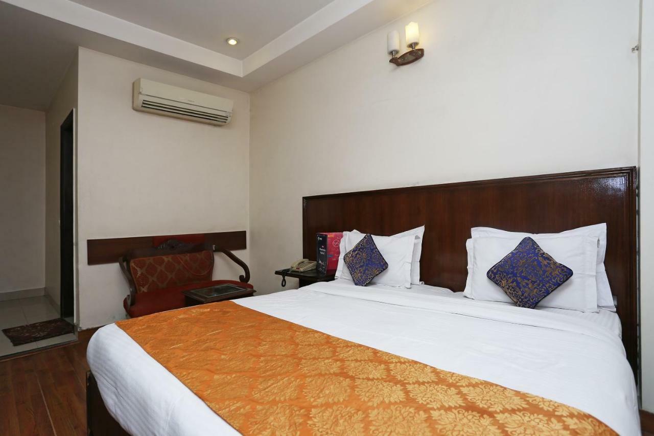 Hotel Clark Heights Нью-Дели Экстерьер фото