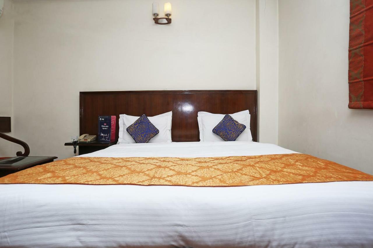 Hotel Clark Heights Нью-Дели Экстерьер фото
