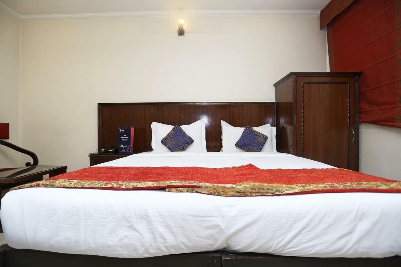 Hotel Clark Heights Нью-Дели Экстерьер фото