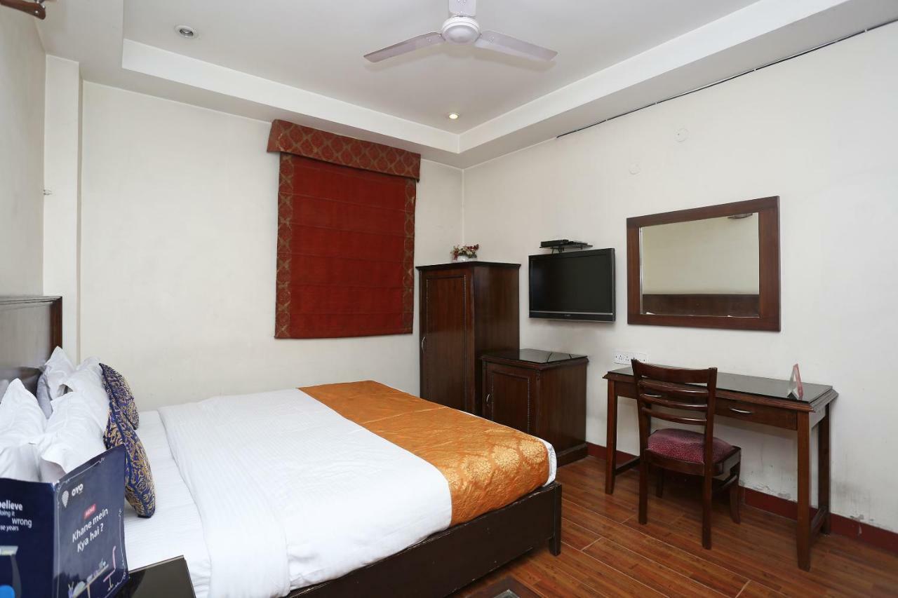 Hotel Clark Heights Нью-Дели Экстерьер фото